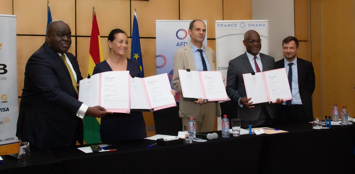AFD_en's tweet photo. We signed with @GCBBankPLC 2 agreements to support local businesses towards the development of Energy Efficiency and Renewable Energy projects under the @sunref_afd programme in #Ghana.
Find out more ➡️https://t.co/mWf8cKHjUU #GreenFinance #Sunref @EuropeInGhana @annesophieave https://t.co/j9iWQeUSeE