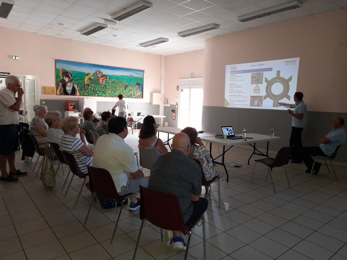 LudivinePero's tweet photo. Aujourd'hui action Prévention sécurité routière à @VPortiragnes.
@Matmut en collaboration  avec le CCAS  et @michouchane34 au service des seniors.
Merci aux organisateurs, aux moniteurs et  aux nombreux participants 🙂
#securiteroutiere https://t.co/t2dg3XtVd2