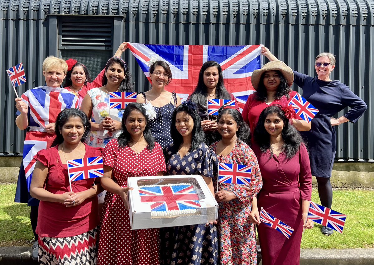 collabsurgery's tweet photo. The collaborative research team alongside the cardiovascular team at MFT celebrating the platinum Jubilee in style! We hope you all have a lovely weekend celebrating! #platinumjubilee https://t.co/hlTKSlUYoE