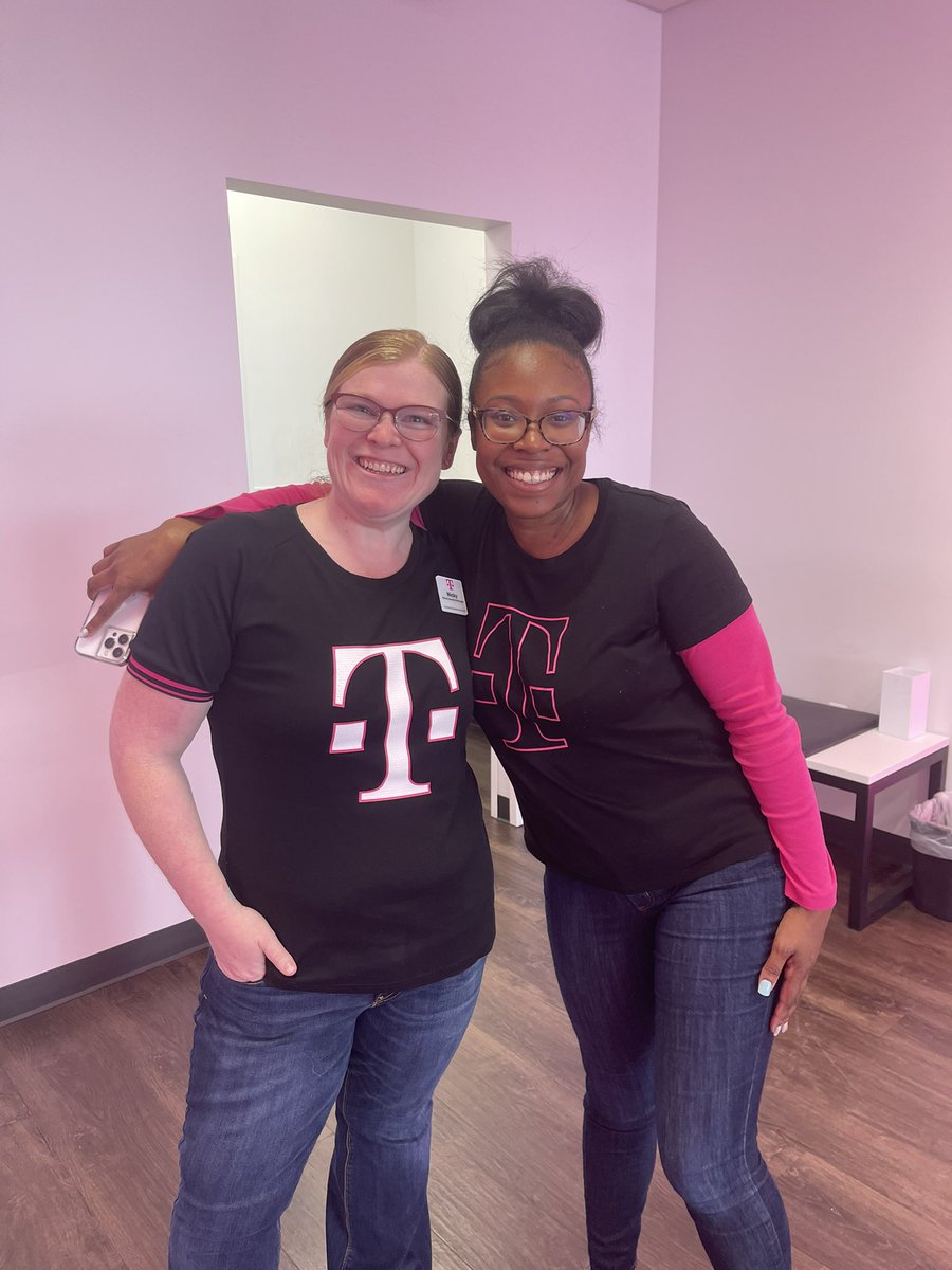 tmobile2srg's tweet photo. Busy morning for us today at Edgewood! These two rocked it out! Meet Nicky (ASM) &amp; Amon (ME)! https://t.co/wjGUjXB4Ew