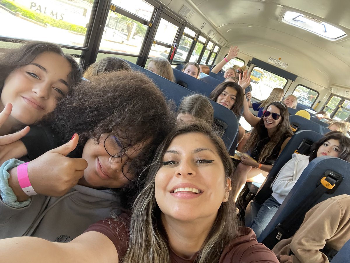 On our way to the safari park! <a href="/VIDASHARKS/">VIDA (6-8 Magnet)</a> #wearevida