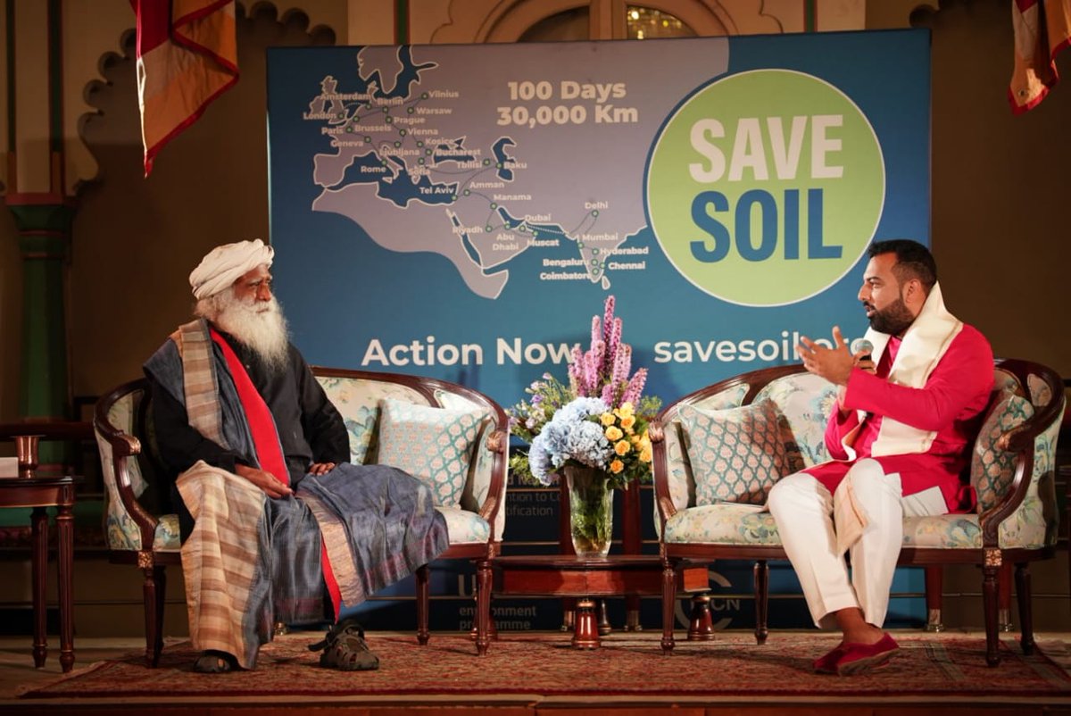 cpsavesoil's tweet photo. A gripping evening of timeless wisdom as @SadhguruJV addresses questions by the Prince of Mewar @lakshyarajmewar ranging from the importance of #SaveSoil to happiness and spirituality. #SaveSoilRajasthan 
Action now: https://t.co/z6MmqMf5nE https://t.co/iluAnsRCVp