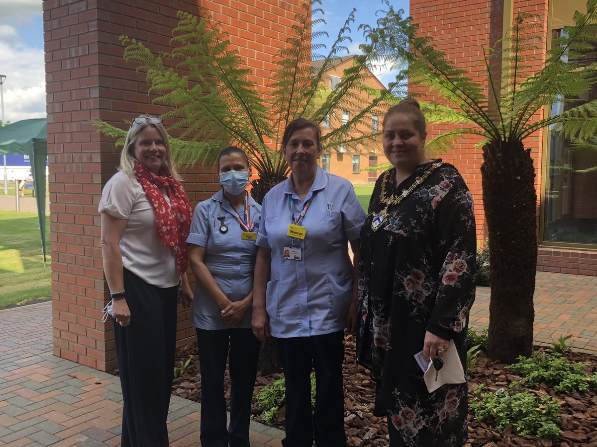 StratHospital's tweet photo. Thank you to the @MayorOfSuA for attending today’s Jubilee thankyou event for staff and volunteers. @SUA_Gill https://t.co/m5XsXMnCRm