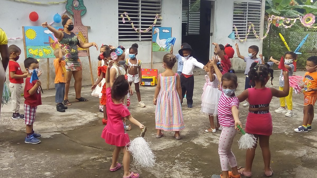 edad_ci's tweet photo. Entre risas y alegrías se celebra el #1dejunio Día Internacional de la Infancia en el Círculo Infantil La Edad de Oro. #Laprimerainfanciaimporta #Cubamined #dpestgo #VamosConTodo #VivaCubaLibre @RaulSamon https://t.co/Svto9tHvP6