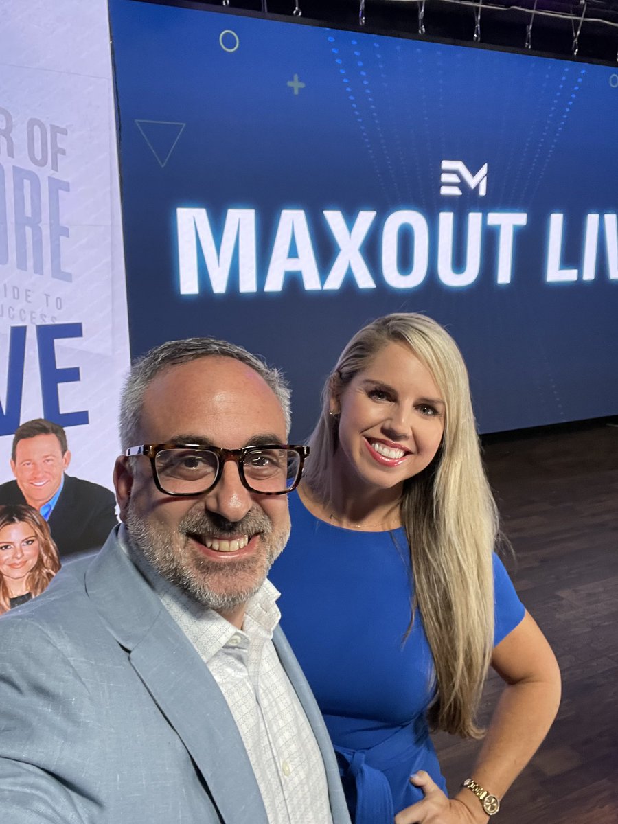 JennyBentley's tweet photo. I loved meeting @EdMylett in Raleigh! Get his book today, and better your life! It just takes one more chance, one relationship, or one more meeting! #maxout #powerofonemore https://t.co/vwUgJyai3h
