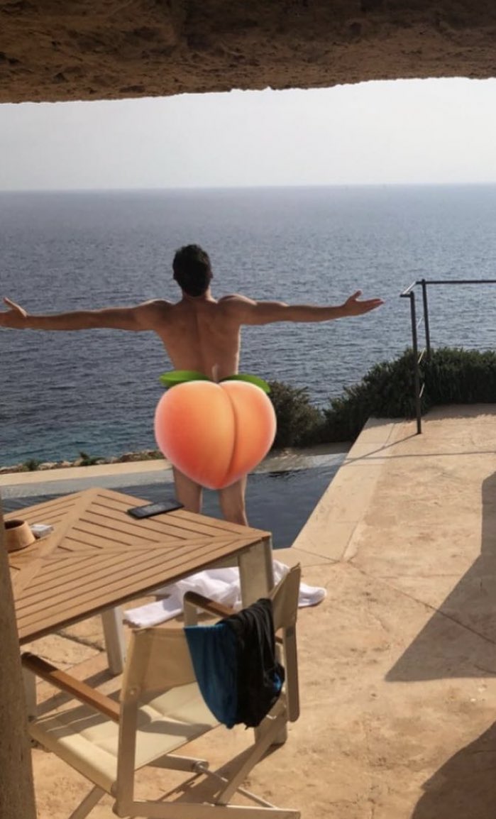 tomdeckerz's tweet photo. new screensaver alert 🚨🚨🚨 https://t.co/kgm4ukv4jr