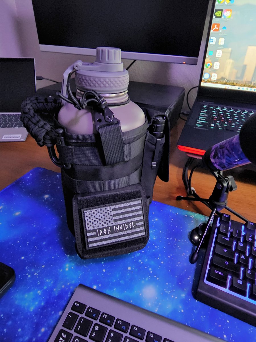 ONETIME1403's tweet photo. Staying hydrated with that Iron infidel half gallon bottle, their memorial day sale included a second carrier. Love this thing. @iron_infidel #gamerslife #DaddysToy #hydrate #CallofDuty #ModernWarfare2 https://t.co/mxPMWWQ2MX