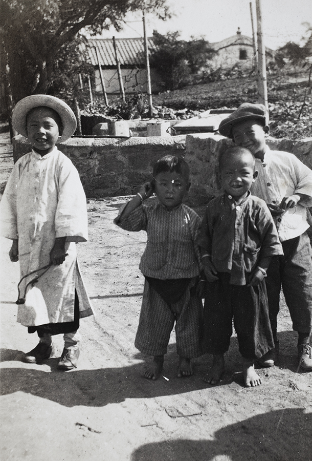 vischina's tweet photo. Four children, Weihaiwei,1930
Billie Love Historical Collection
Billie Love Historical Collection
BL04-65
https://t.co/mtTURS4XIO
#children #childrensday #weihaiwei #weihai #chinesehistory #shandong #historyinpictures #lifeinchina #儿童 #儿童节 #威海 #山东 #chinesechildren https://t.co/F9GZrSmfO1