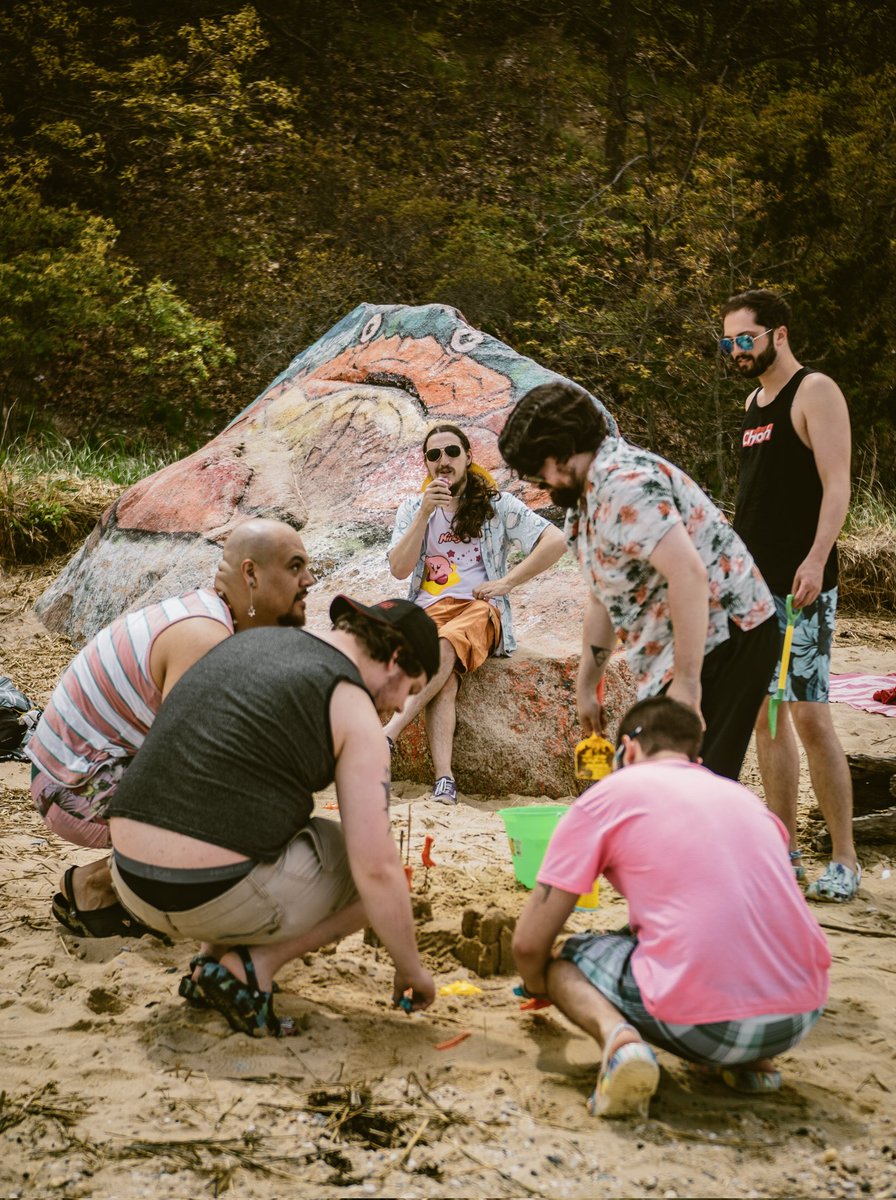 Grab your coolers it's gonna be a hot dino summer 💥