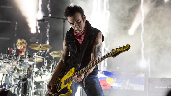 Happy birthday to the man, the myth, Simon Gallup 