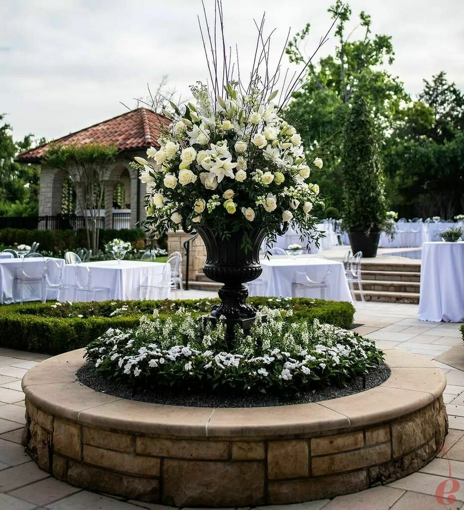 This is the flower moment we've been dreaming of ☁️🤍 
​
​Planning: @marieroseevents
​Florist: @newleafoklahomacity
​Rentals &amp; Linen: @eventuresinc
​Guest Seating &amp; Tent: @mariannesrentals
​Band: <a href="/partyotm/">Party On The Moon</a>
​Caterer: @abbeyroadcatering
​Lighting: @toucan_okc
​Photobooth: <a href="/thes/">thomas matheson</a>…