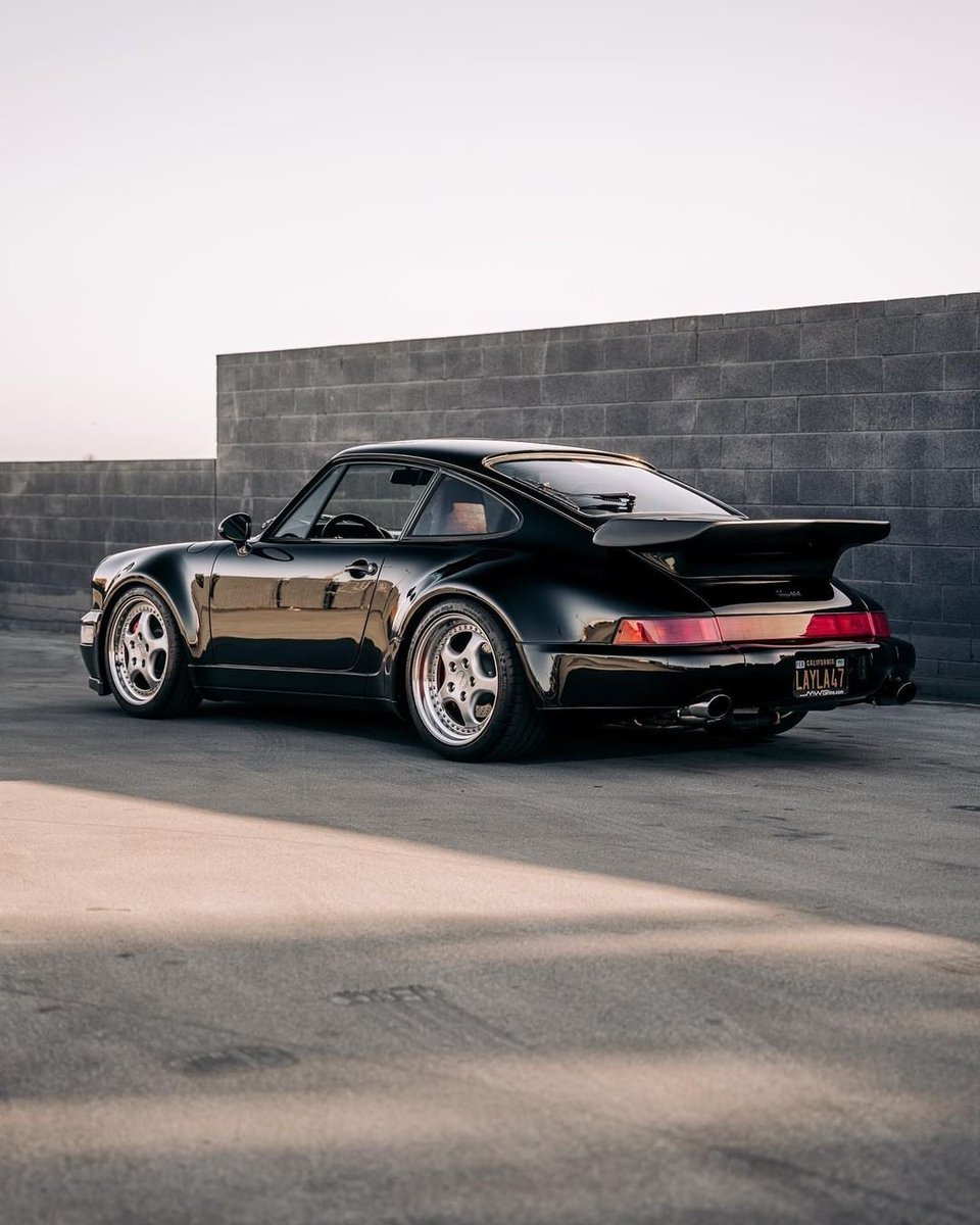 PorscheCIub's tweet photo. 964 Turbo https://t.co/Pe6WD4WuEs