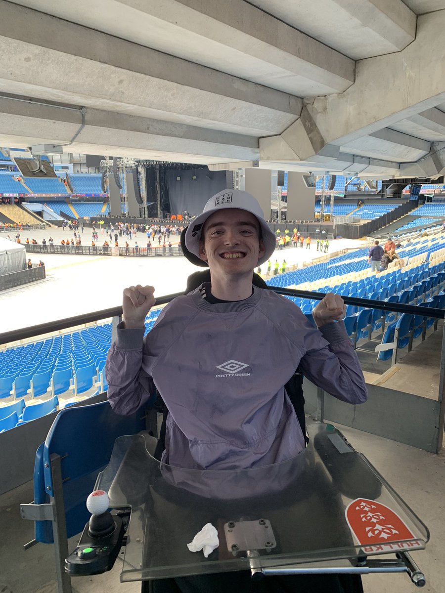 FoxSlfoxy's tweet image. We’re waiting @liamgallagher @foxymushHKR beyond excited