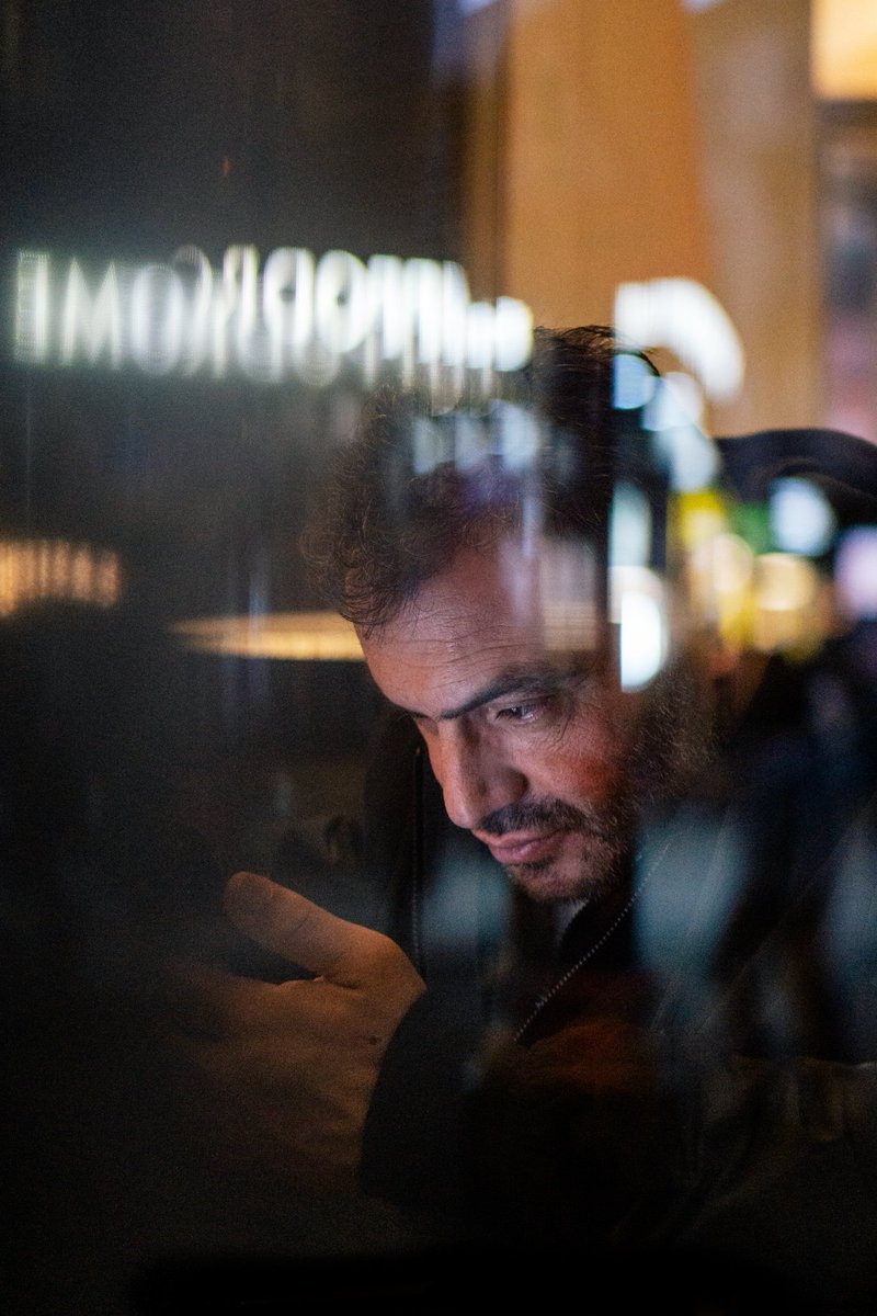 Getting lost in a screen!? How often that happens to you? #sohoatnight #soholondon #sohohome #london🇬🇧 #mylondonlife #portrait_shots #mylondonphoto #mylondonfairytales #phototales #londonphotographer #reflection #troughthewindow #50mmlens #sonyapsc #sonyalpha6000 #urban_addicts