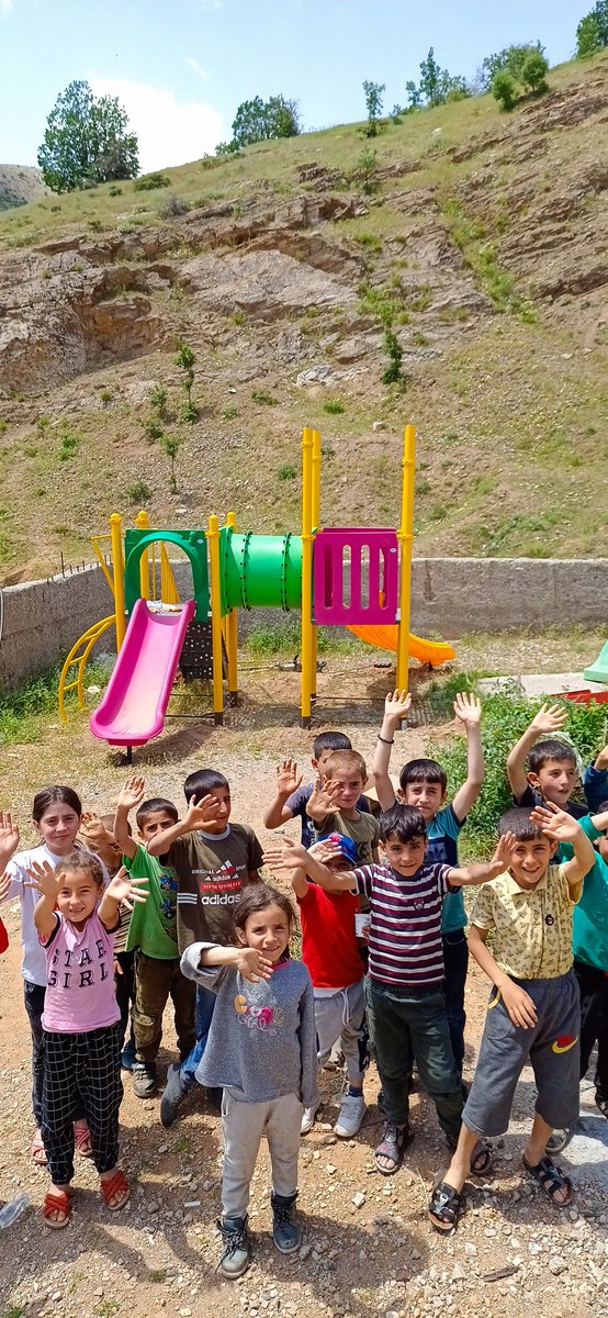 Bugün de Elmadere mahallemizdeki çocuklarımızlayız.
Sn. Belediye başkanımız <a href="/akmeseasuat/">Ali Suat AKMEŞE</a> 
Talimatları doğrultusunda,çocuklarımıza oyun parkı yaptık...
Hizmetin yeri ve sınırı yoktur...
<a href="/RTErdogan/">Recep Tayyip Erdoğan</a> <a href="/suleymansoylu/">Süleyman Soylu</a> <a href="/mehmetozhaseki/">Mehmet Özhaseki</a> <a href="/aliihsansu_/">Ali İhsan Su</a> <a href="/eronat_oya/">Oya ERONAT 🇹🇷</a> <a href="/DrMehdiEker/">Mehmet Mehdi Eker</a> <a href="/TuncayKaldirim/">Tuncay Kaldırım</a>