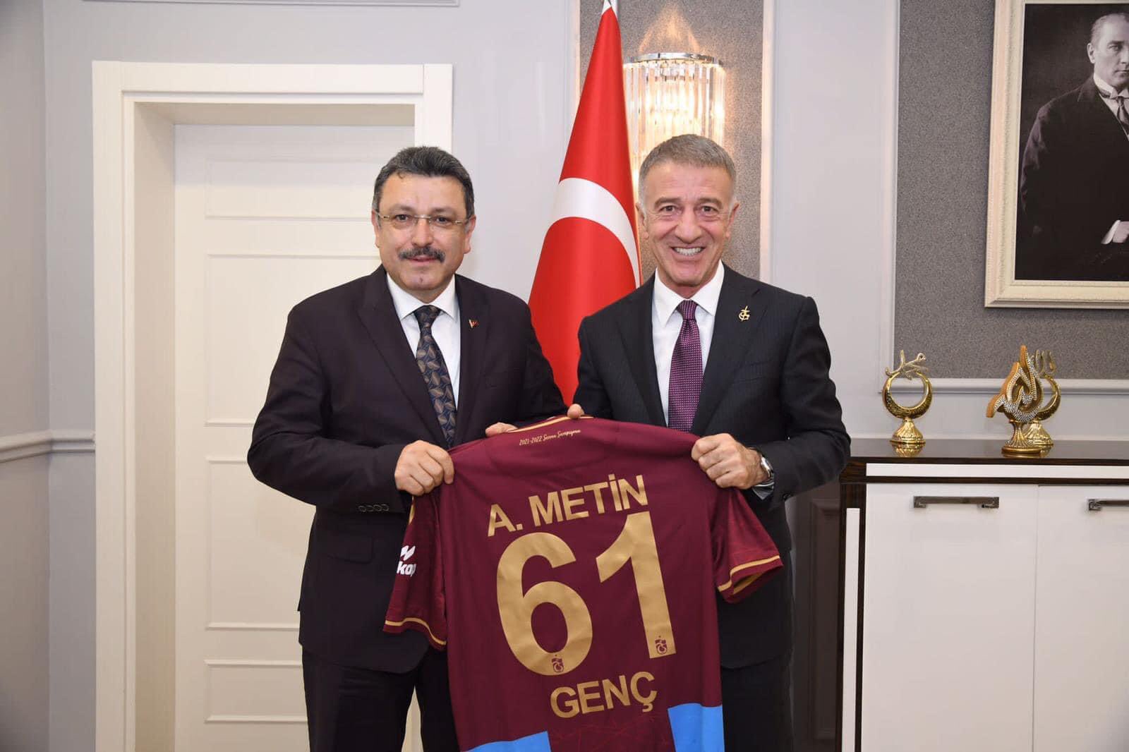 Ahmet Metin Genç on Twitter: "Bugün şampiyon takımın şampiyon yöneticilerini ağırladık. 11 sene sonra bize 8. şampiyonluğu hediye eden Trabzonspor Kulübü Başkanımız Sn. Ahmet Ağaoğlu, Başkan Yardımcımız Sn. Zeyyat Kafkas ve Genel