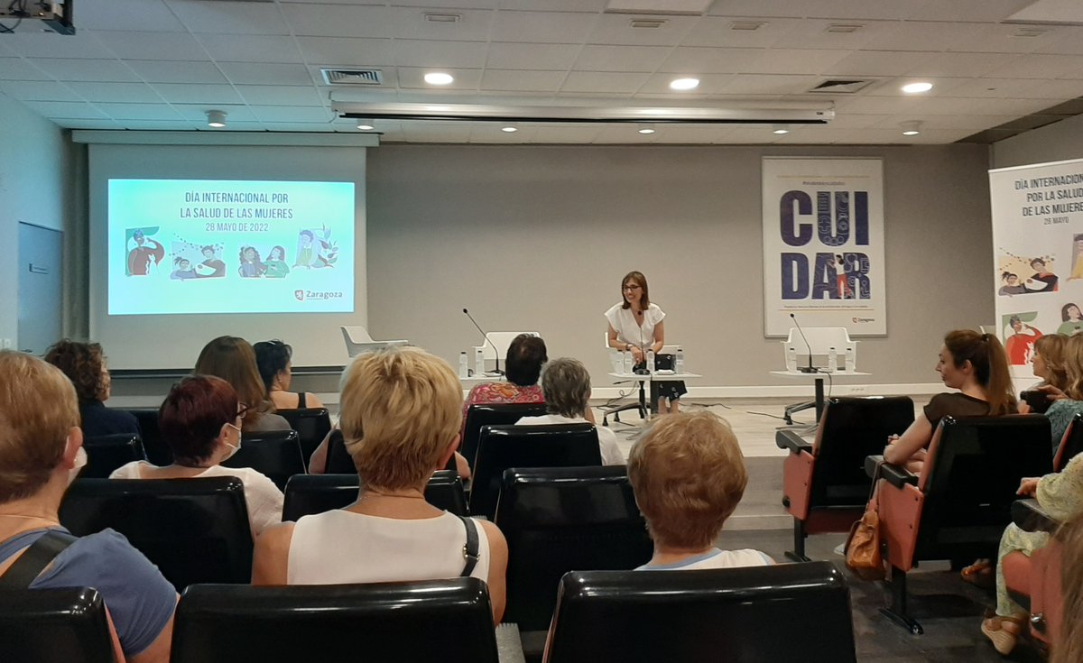 Comenzamos un diálogo entre profesionales sanitarios, pacientes y asociaciones sobre la humanización en el cáncer ginecológico y de mama, con motivo del #DíaInternacionalPorLaSaludDeLasMujeres 
Modera Juanjo Hernández.