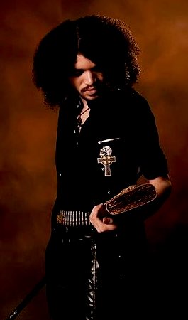 v__nameless's tweet photo. hi twitter
#musician #namelessanonymous #bassist #metal https://t.co/VKbSAlZdjK