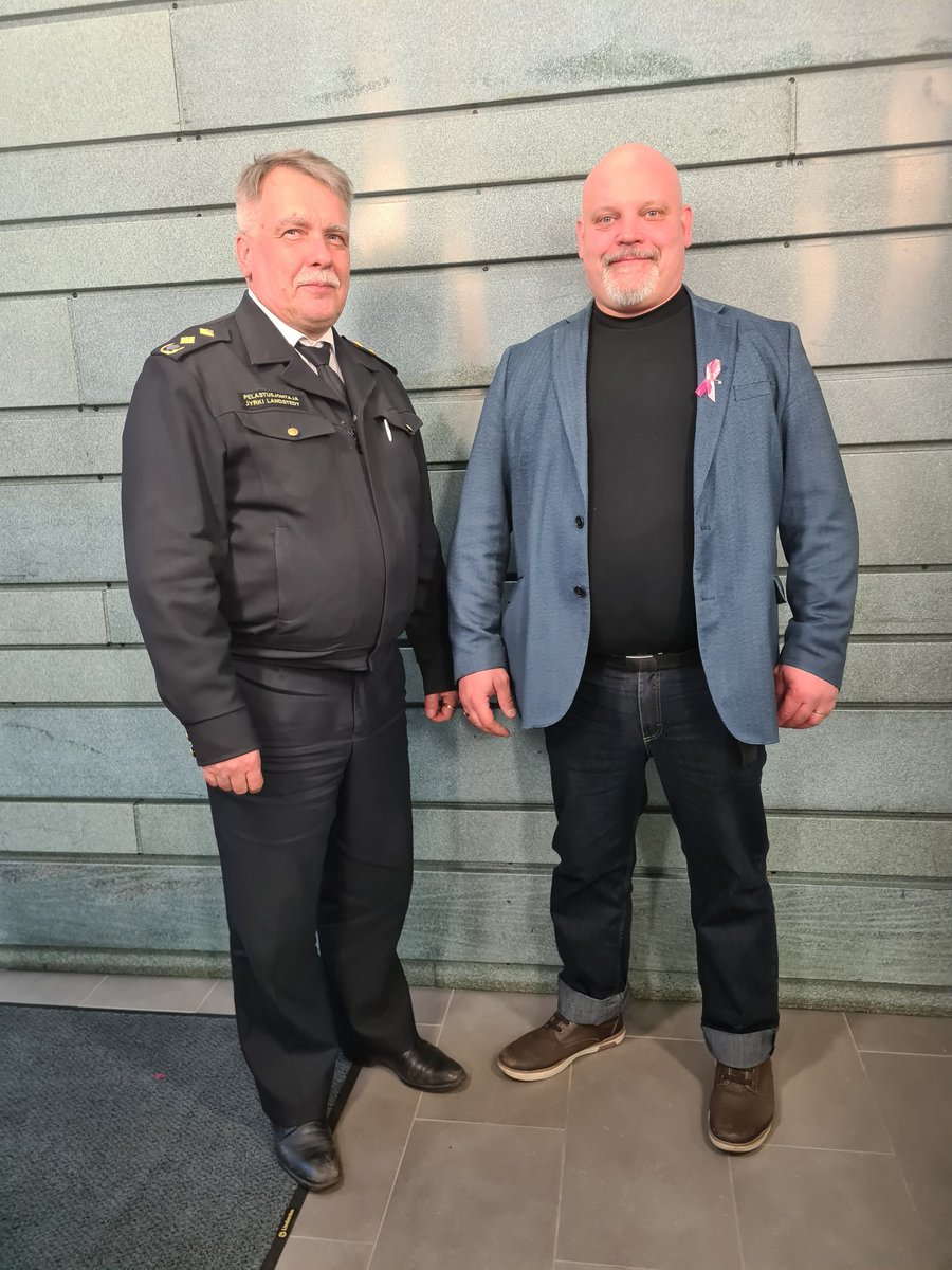 Yhteiskuva juuri valitun pelastuslautakunnan puheenjohtajan <a href="/KasonenMika/">Mika Kasonen</a> kanssa.