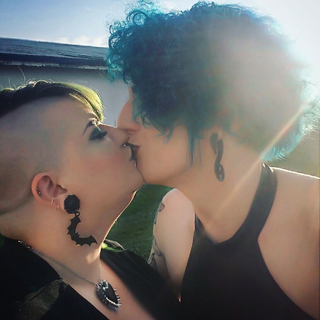 bjcolangelo's tweet image. Happy #PRIDE from two disgustingly in love queer wives who refuse to stop sucking face. 💚💙