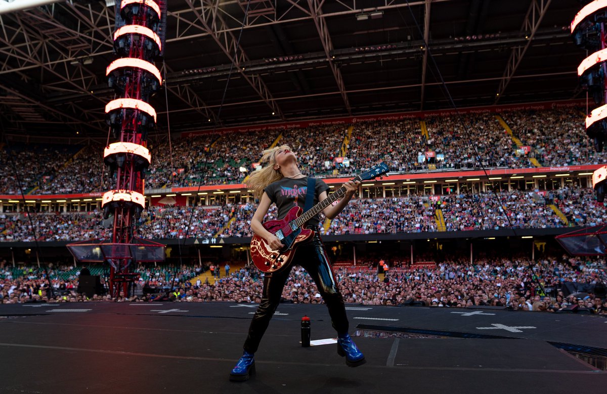 maisie peters tweet media