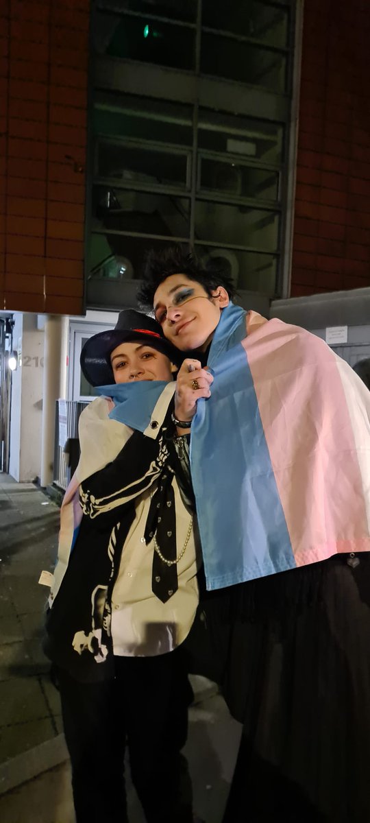 Levi24967486's tweet photo. Happy Pride Month!! So glad I got to do this with @PalayeRoyale and I'm so grateful for this loving and accepting family they've created where I'm able to express and be myself! 🖤❤🖤 https://t.co/5AIfT4cndy