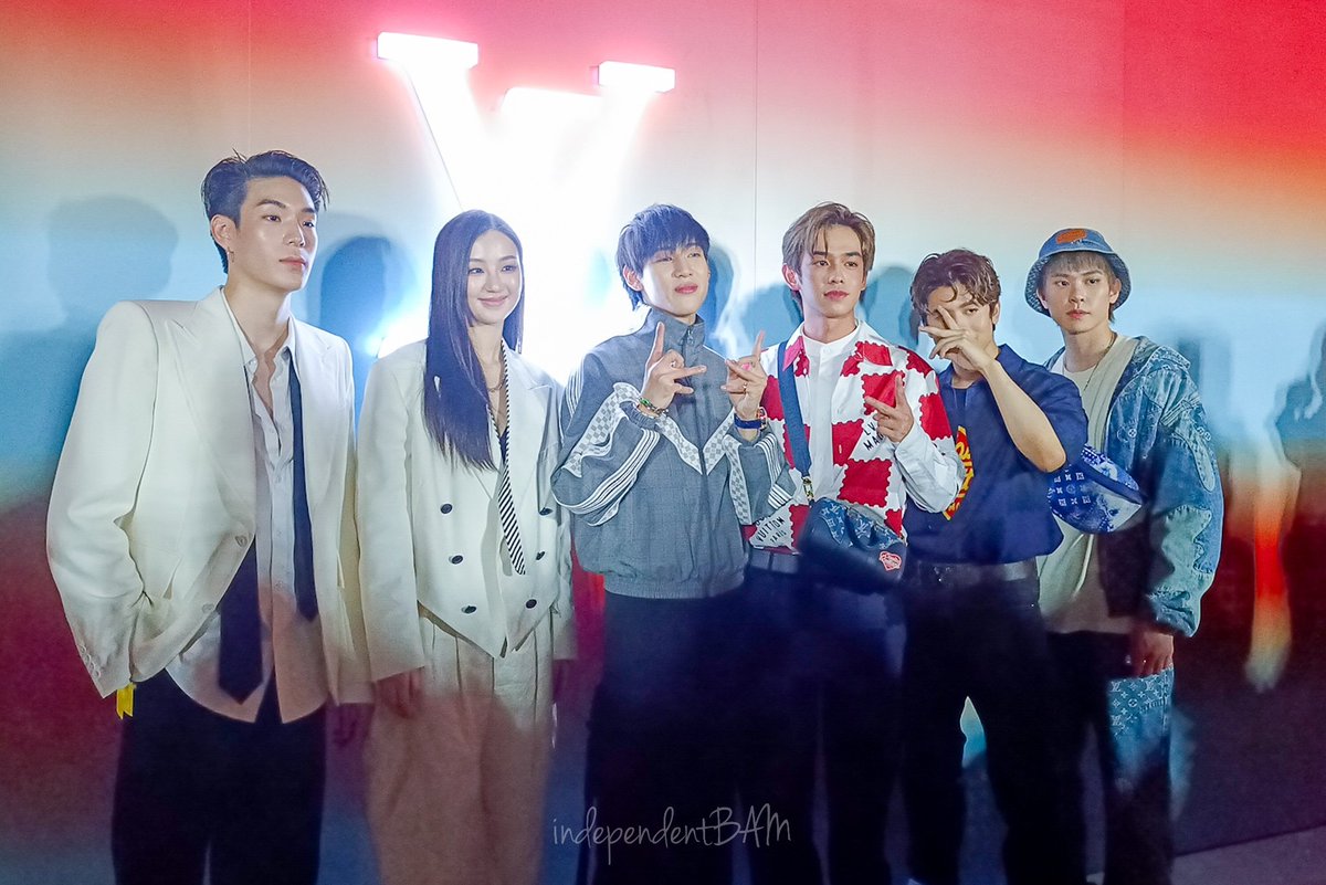 independentBAM's tweet photo. 🤘🤘
#bambam
#LVMenFW22 https://t.co/HikPjzPMzV