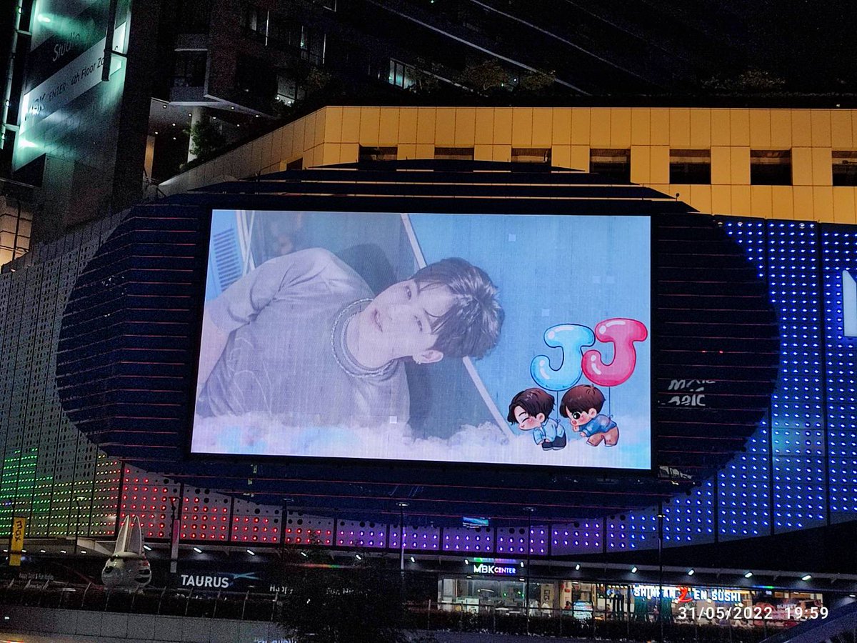 Amsom_mm's tweet photo. อุ๊ย...JJ Project เจอที่เดียวได้ถึง 2 #GOt7 https://t.co/C3feEzEwRY