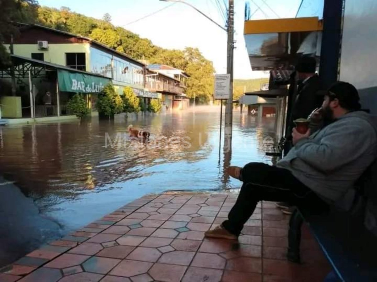 #portomauá | ESTADO DE ALERTA POR CRECIDA EN PUERTO MAUÁ

📍 Puerto Mauá #Brasil

❌ La crecida del #riouruguay en su nível máximo de 12,4m

⚠️ Estado de alerta para los vecinos por tercer día