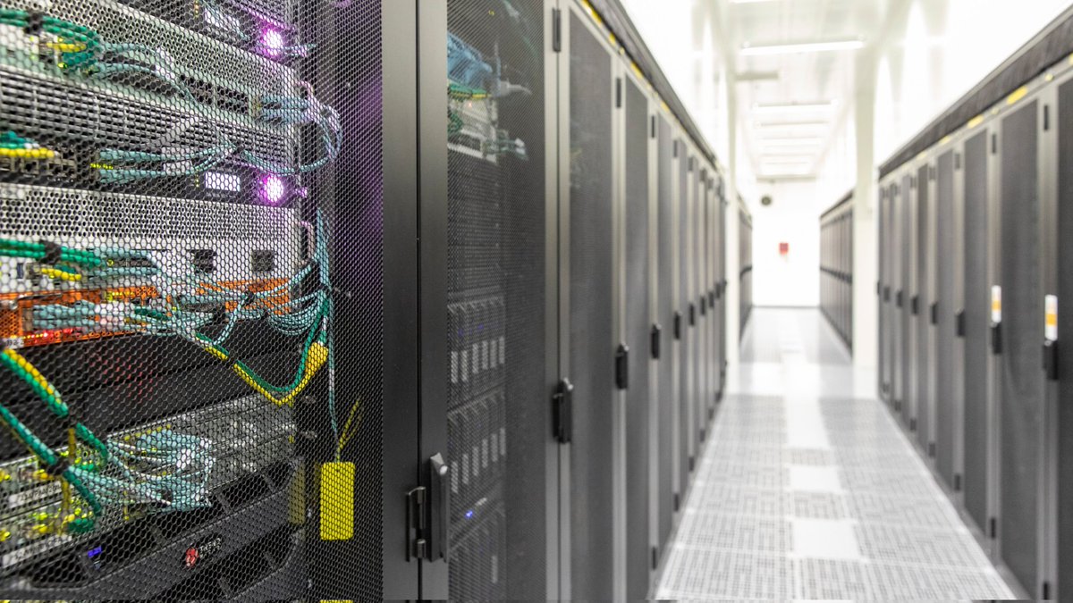 nicolasloque's tweet photo. Inauguration ce jour du #DataCenter Normandie 2 @Orange
🔸16000 m², 5000 m² de salles informatiques
🔸se classe parmi les #DataCenters les ➕ efficaces de 🇨🇵 pour accompagner notre objectif Net Zéro carbone en 2040
🔸un atout stratégique pour  accompagner la croissance des usages https://t.co/6CFIWyJrtH