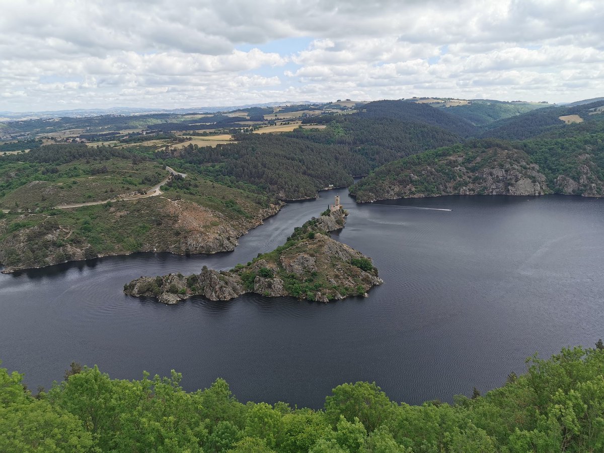 On est allé dans les Gorges de la Loire à 1h30 de Lyon et permettez-moi de vous dire que c'était wouah 😲😍🤩📸
#partirici #BaladeSympa #EnFranceAussi #MagnifiqueFrance