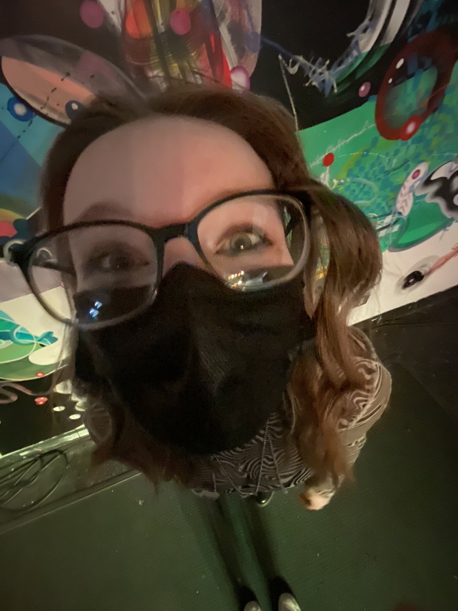 rezilovebot's tweet photo. this is going to be a thread of my pics from my shane concert last night so i can save them https://t.co/idsGFmQV7L