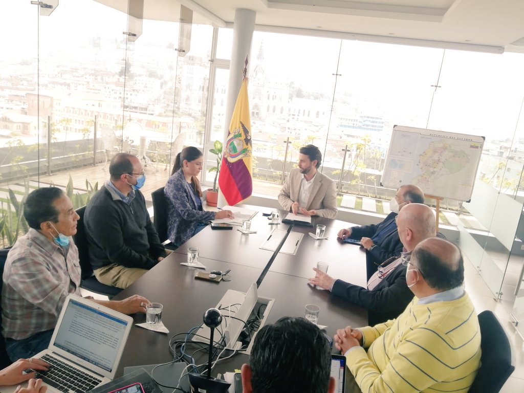 OPTUR, <a href="/fenacapturec/">FENACAPTUR</a>, <a href="/CAPTURPICHINCHA/">CAPTUR Pichincha</a> y los gremios en reunión con el Ministro @nielsolsenp. 
Damos seguimiento a las propuestas para el turismo a nivel nacional.
Rafael Martínez, <a href="/RMTrainingEC/">Rafael Martínez</a>, presidente de Optur.