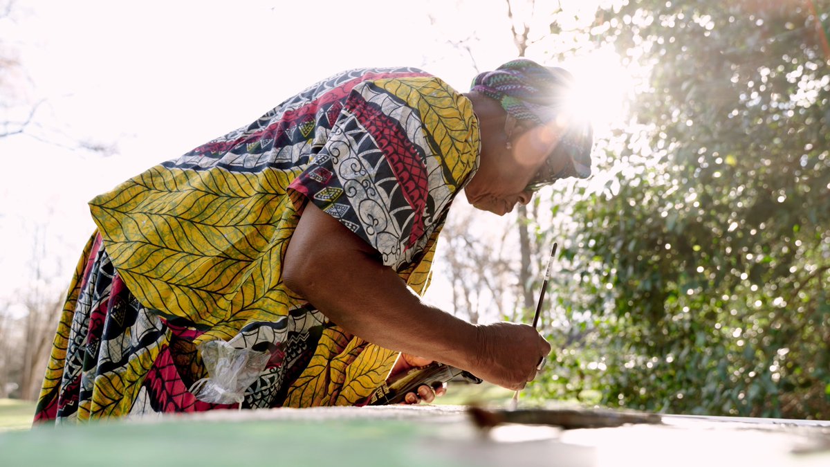 itsHueHouse's tweet photo. In partnership with @DavidsonCollege, we created a documentary that tells the story of the incredible artist, Nellie Ashford, and the creation of her latest piece of art representing the ties her family and Davidson have to slavery. Directed by @joshaunanderson #ItsHueHouse https://t.co/n6UIQngD7s
