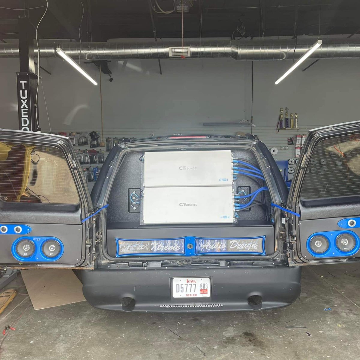 the12voltmag's tweet photo. πππͺππ€― Stellar build from Dustyn Empen. Cadillac Escalade featuring #ctsounds. Beautiful Blue #BASS!
πShop #caraudio - https://t.co/chMUIdLH8O
#12voltmag #caraudioaddicts #subwoofers #soundquality #caraudiofabrication https://t.co/jrN3zjoFuV