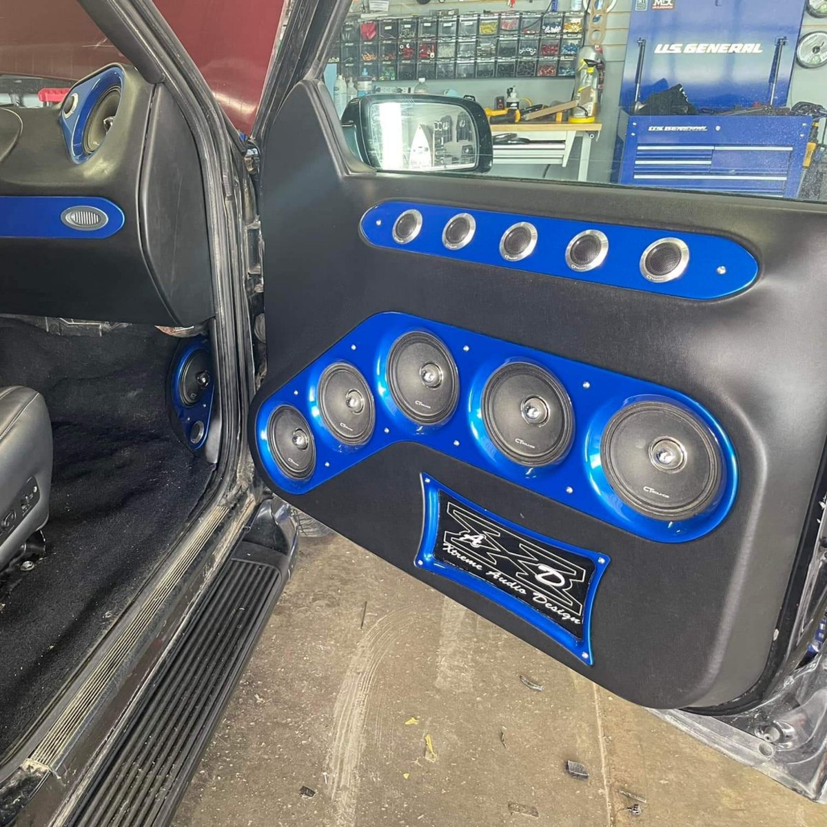the12voltmag's tweet photo. πππͺππ€― Stellar build from Dustyn Empen. Cadillac Escalade featuring #ctsounds. Beautiful Blue #BASS!
πShop #caraudio - https://t.co/chMUIdLH8O
#12voltmag #caraudioaddicts #subwoofers #soundquality #caraudiofabrication https://t.co/jrN3zjoFuV