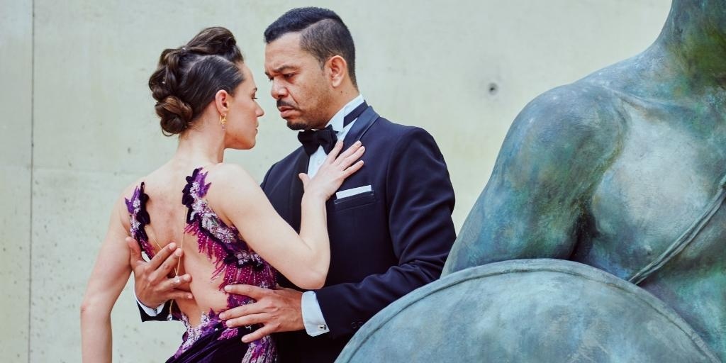 maisonmelise's tweet photo. An embrace in tango is everything, an infatuating full of passion and energy. ⁠
.⁠
.⁠
.⁠
⁠#maisonmelise #tangodesign #hautecouture #exhibition #statue #handmade #tangowear #tangofashion https://t.co/UF3Gz0TAJN