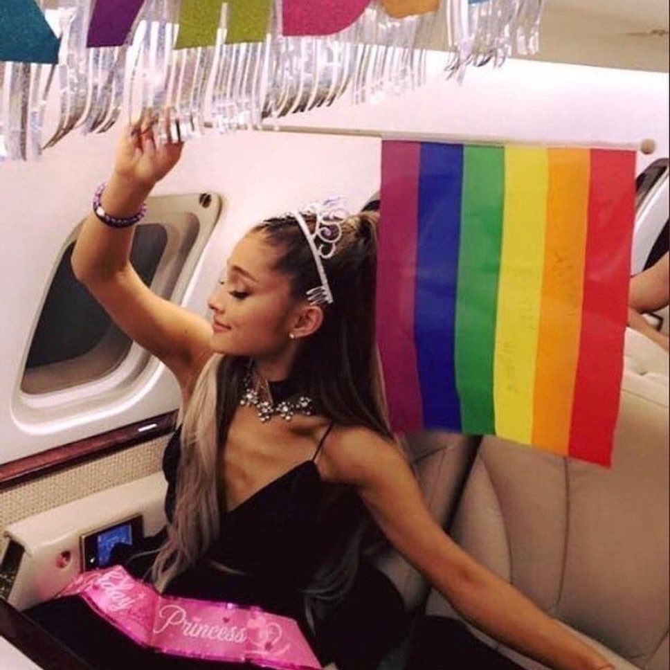 ariana grande méxico ꕤ tweet media
