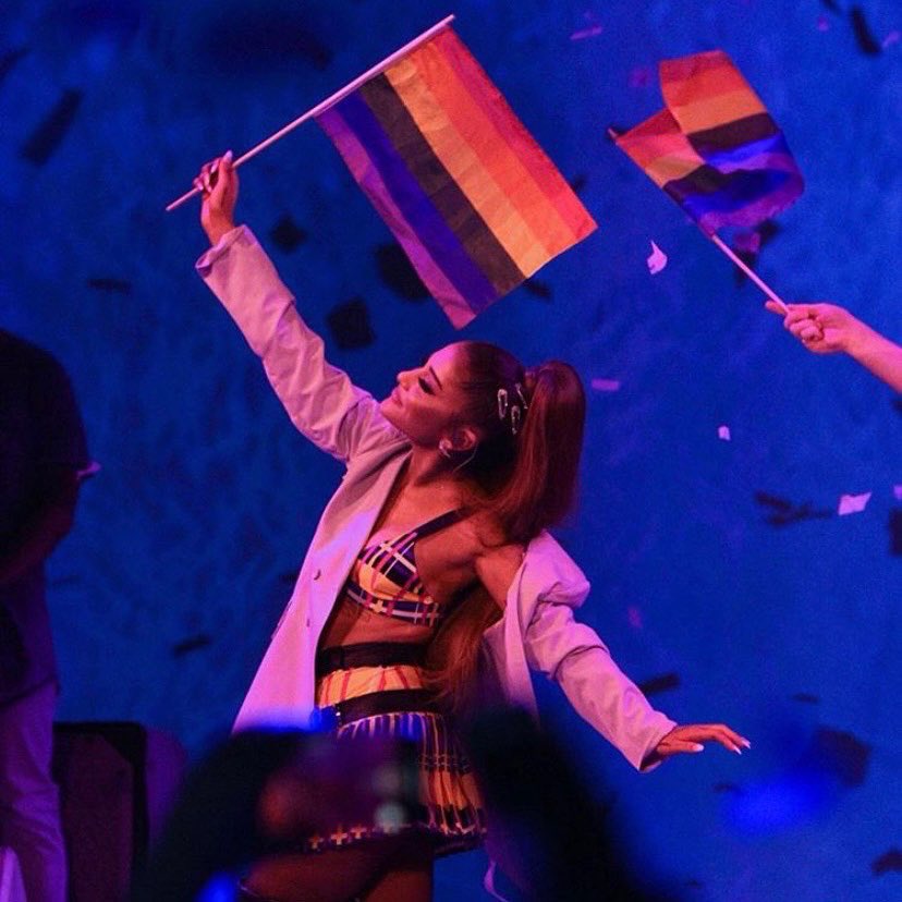 ariana grande méxico ꕤ tweet media