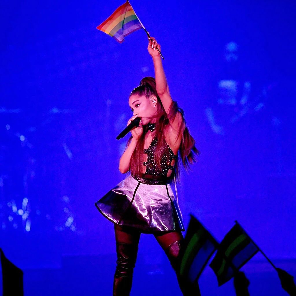 ariana grande méxico ꕤ tweet media
