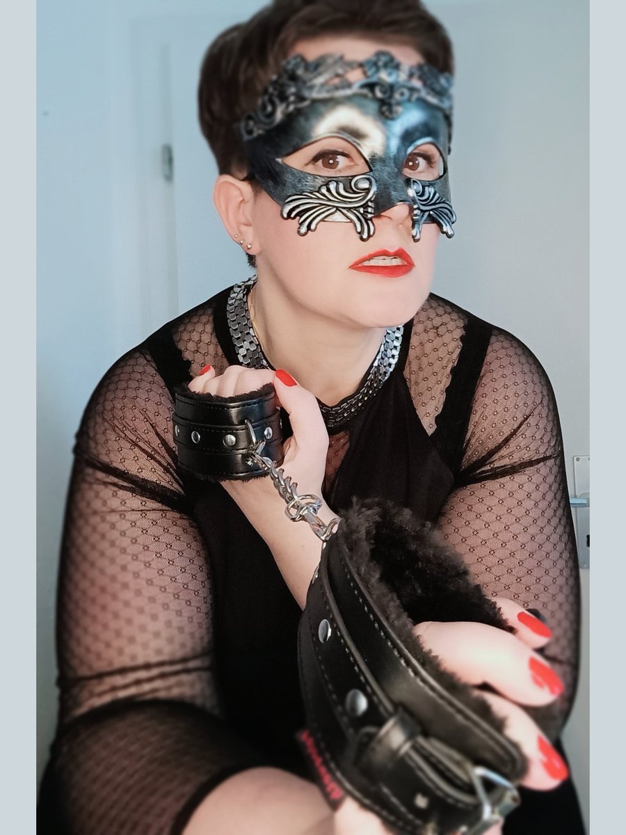 You ugly little #piglet better don't make me mad!!!! Tempt me and you gonna feel my wrath... 😈

#domina #dominatrix #sadistin #dickedomina #bbw #ssbbw #paypig  #findom #flr #bdsm #herrin #geldherrin #dominadortmund #facesitting #assamothering #smothering #punish #fetish #fetisch