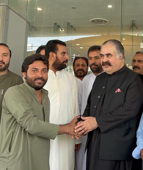 babulzaib16's tweet photo. کراچی 
نواب ثنااللہ خان زہری اور  حا جی علی مددجتک سے نوجوان رہنما بابل جان پندرانی ملاقات کرتے ہوٸے❤✌ https://t.co/xMjvkpM6G9