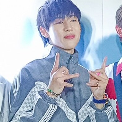 thalassadwarf's tweet photo. he obsessed with new pose 😭😂 @BamBam1A #BamBam https://t.co/FT4z5E7xff