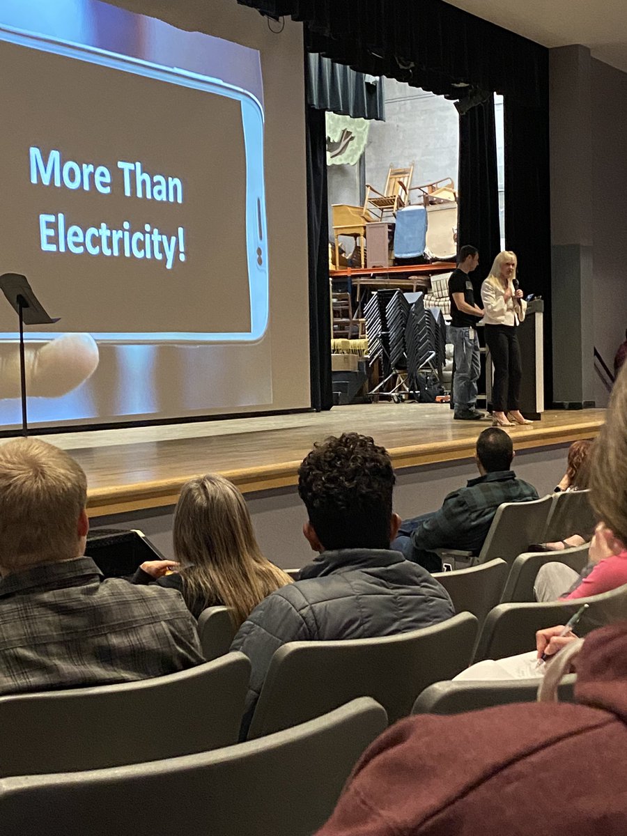MaryTherese91's tweet photo. @HollyClarkEdu is my favorite keynote! I’ve seen her a few times and she’s so engaging even when the presentation goes wonky! #jeffcotechon @jeffcoedtech https://t.co/RtEp4p1DUf