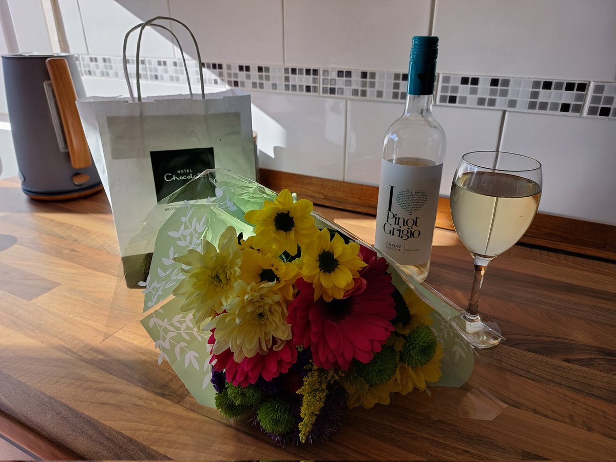 RoachKevin's tweet photo. Being spoilt by the man of my dreams @RoachKevin ❤️😍 https://t.co/wtYWwGH0cS