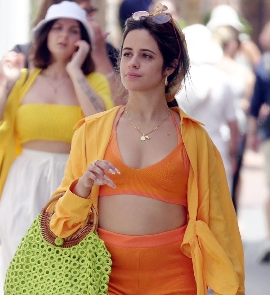 kcecolors's tweet image. como pode ser tão linda sem fazer esforço?