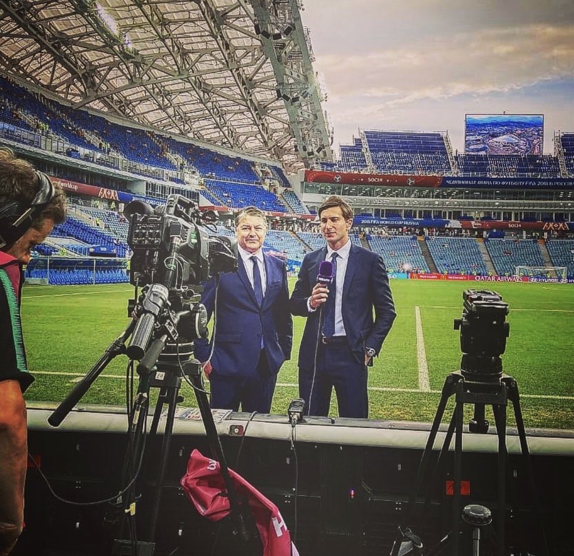 XavierDomergue's tweet photo. Joyeux anniversaire @beinsports_FR 🤩❤️ Que de souvenirs, que de bons moments passés ensemble. Et encore plein de belles choses à vivre…
Happy birthday 🥂 10ans déjà #10ansbeIN Merci à @charlesbietry pour sa confiance et à toute cette grande & belle famille 🙏🏻 #beinfamily https://t.co/z0P1h62G29