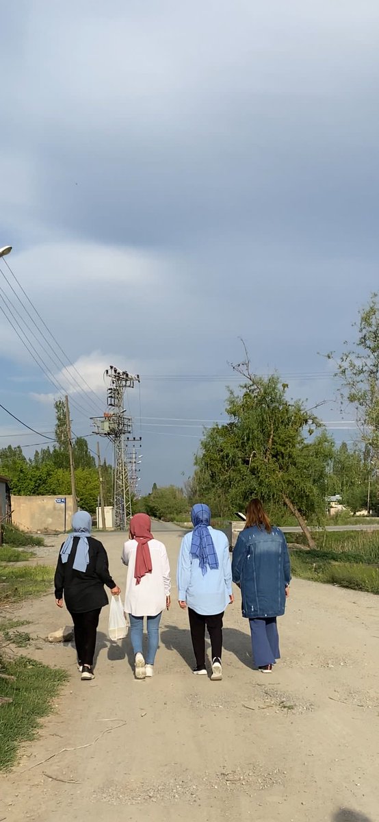 KYK_Igdir's tweet photo. Yüreği güzellikle, paylaşmayla ve yardımlaşmayla dolu olan Iğdır Yurt Müdürlüğü öğrencilerimiz, Komşum Projesi ile kendi yemeklerini paylaşmanın güzelliğini yakaladılar.👏👏 https://t.co/peZWkWQEpe