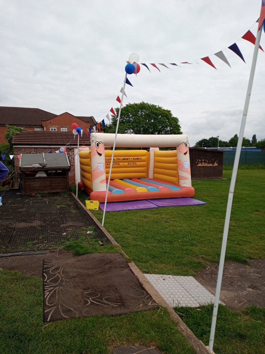 zadie68's tweet photo. Extraordinarily proud of our team at YMCA Beginnings @YMCALincs.  An amazing Jubilee party with fabulous home made food all created in accordance with the EY Food and Oral Health Project guidelines @LincolnshireCC. https://t.co/J2SKbThbse