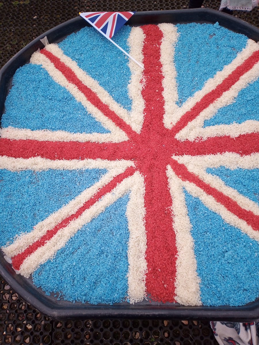 zadie68's tweet photo. Extraordinarily proud of our team at YMCA Beginnings @YMCALincs.  An amazing Jubilee party with fabulous home made food all created in accordance with the EY Food and Oral Health Project guidelines @LincolnshireCC. https://t.co/J2SKbThbse
